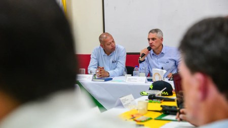 Gobernador anuncia millonaria recompensa por dos presuntos cabecillas guerrilleros en el Norte de Antioquia Gobernador anuncia millonaria recompensa por dos presuntos cabecillas guerrilleros en el Norte de Antioquia