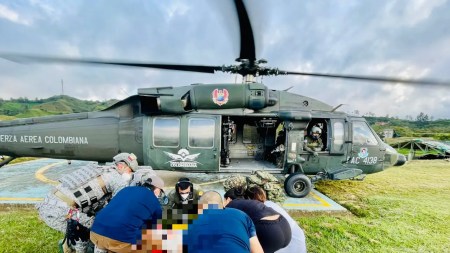 Helicóptero “Ángel” rescató a dos campesinos heridos por mina antipersonal en Anorí