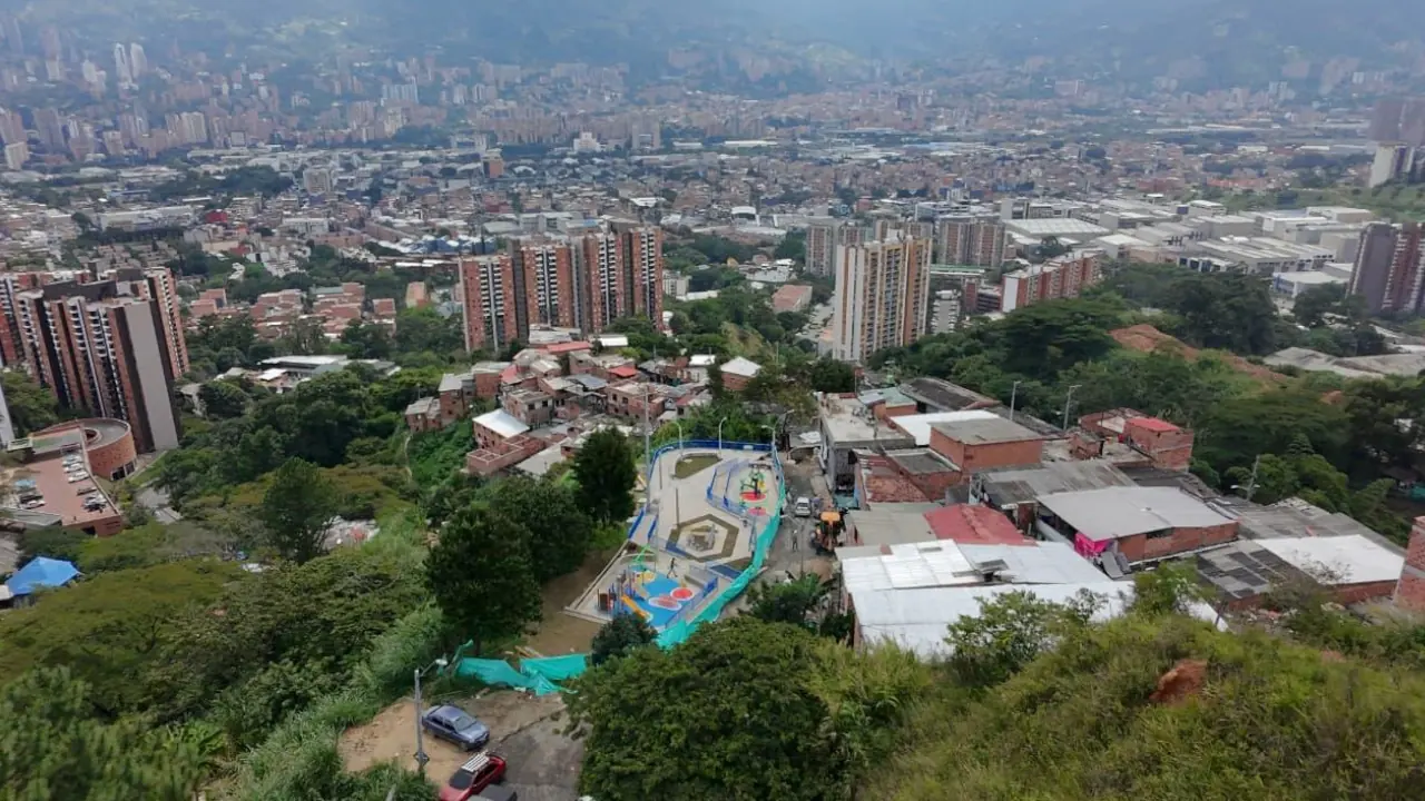 Itagüí estrena mirador público en El Manzanillo con senderos ecológicos y zonas recreativas