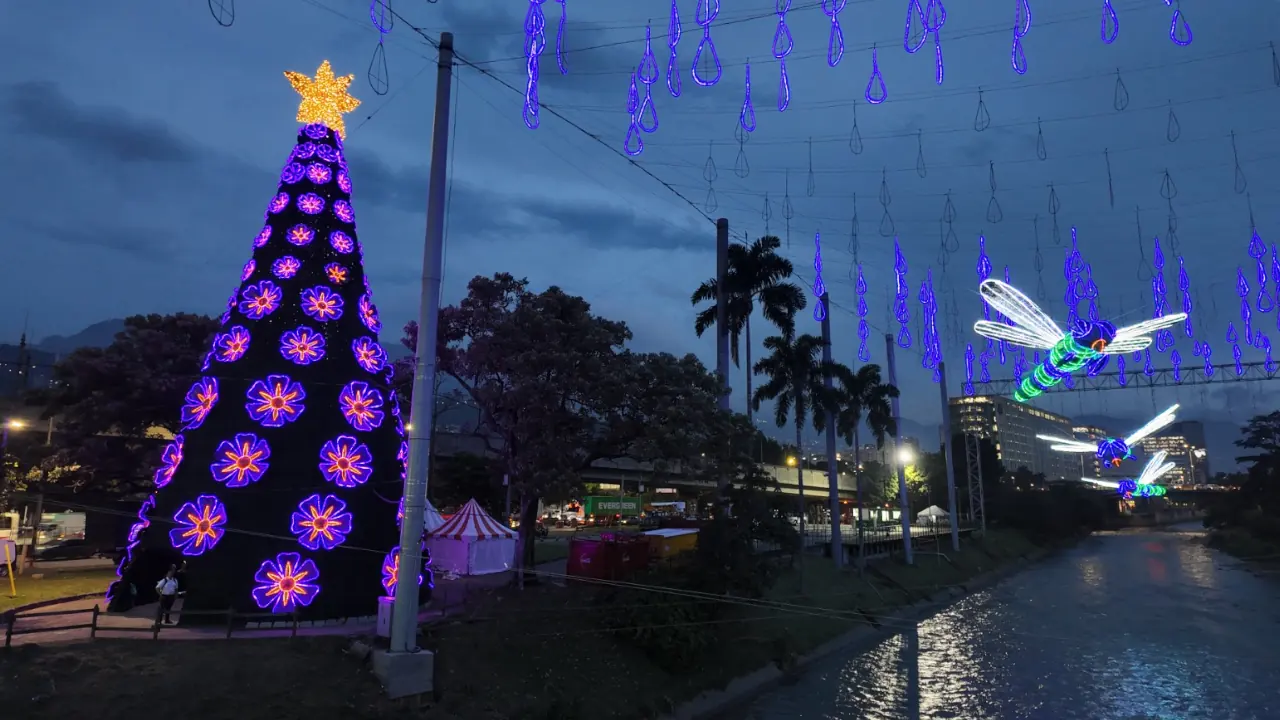 Medellín inició la Navidad con un encendido que ilumina más de 60 puntos en la ciudad