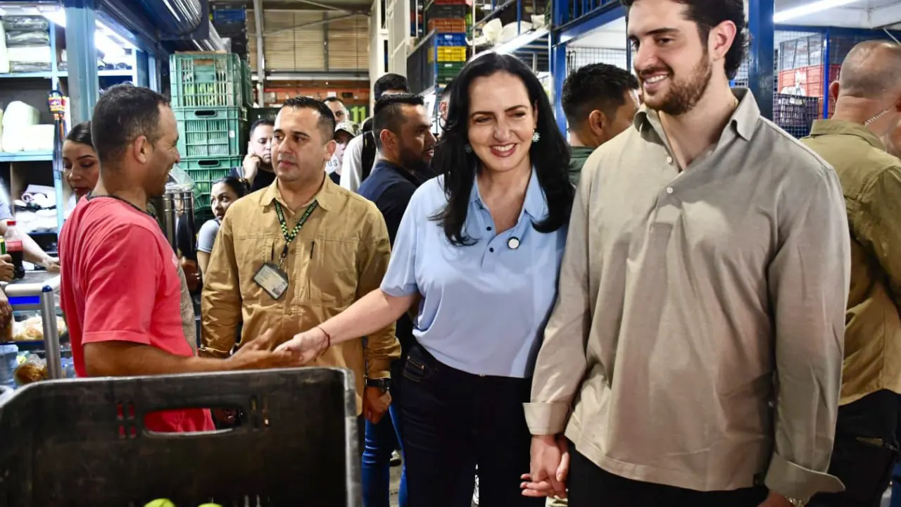 Senadora María Fernanda Cabal visitó Sabaneta, Medellín y Bello; conversó directamente con la comunidad