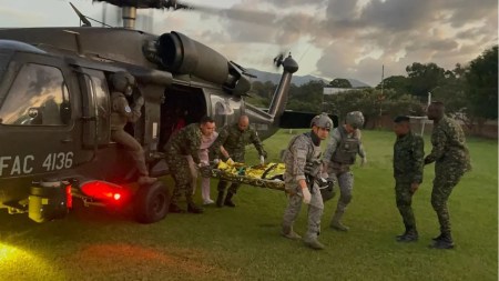 FAC rescató a Soldado de zona montañosa de Anorí tras detonación de un artefacto explosivo