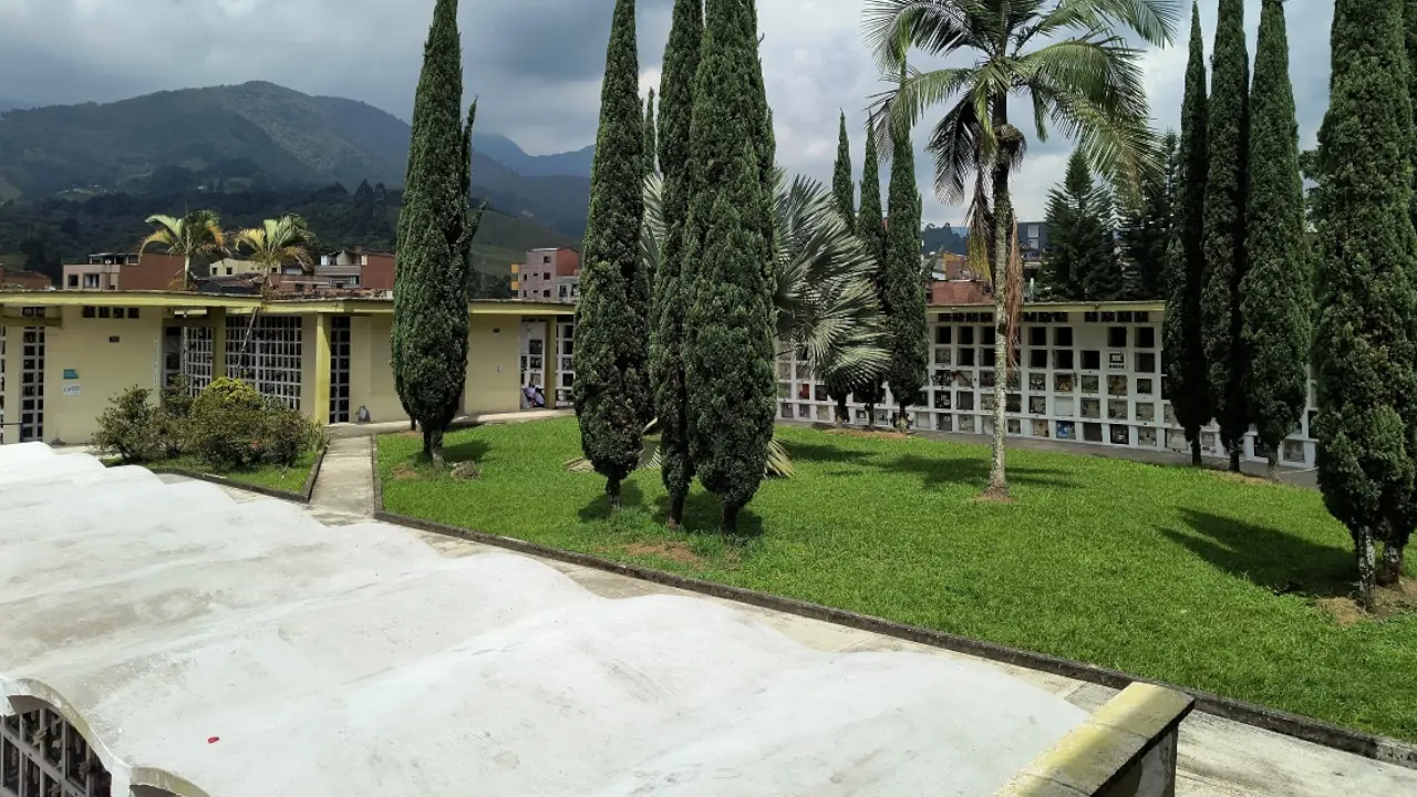Buscan recuperar cuerpos de desaparecidos en el cementerio de Caldas, Antioquia en nueva intervención forense 1 Buscan recuperar cuerpos de desaparecidos en el cementerio de Caldas, Antioquia en nueva intervención forense