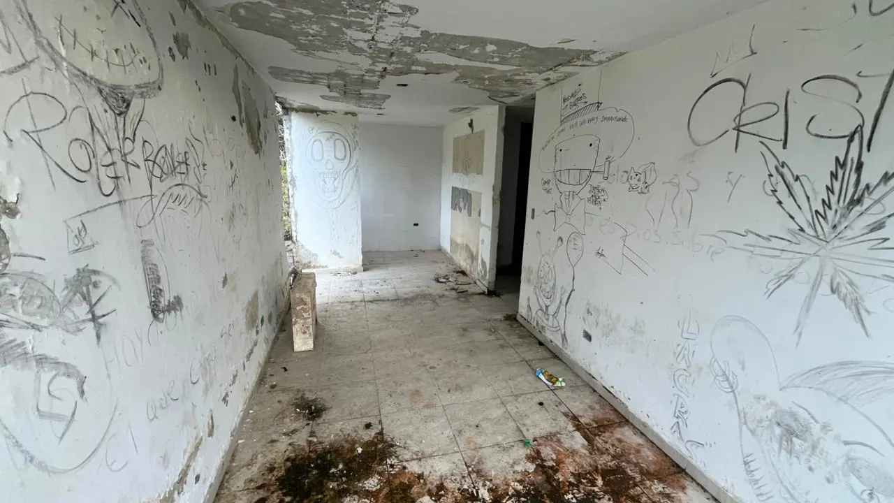 Gobernación de Antioquia derriba dos apartamentos en Amalfi que eran usados para delitos