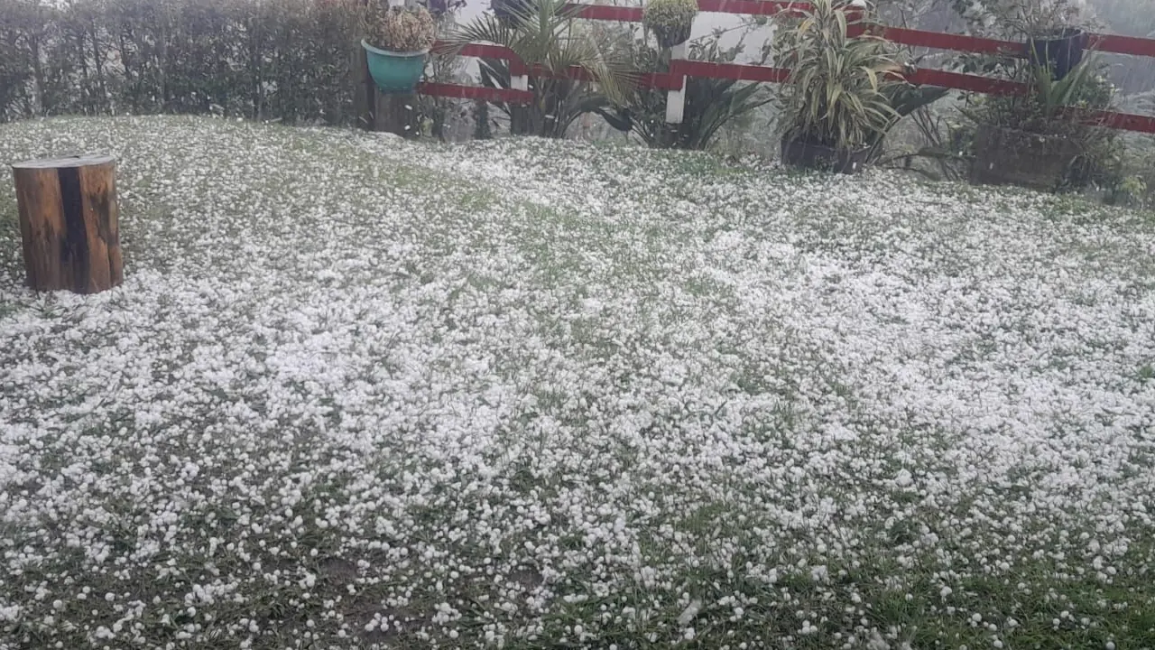 Granizada sorprendió en sectores de Medellín y el sur del Valle de Aburrá en la tarde del 8 de noviembre 1 Granizada sorprendió en sectores de Medellín y el sur del Valle de Aburrá en la tarde del 8 de noviembre