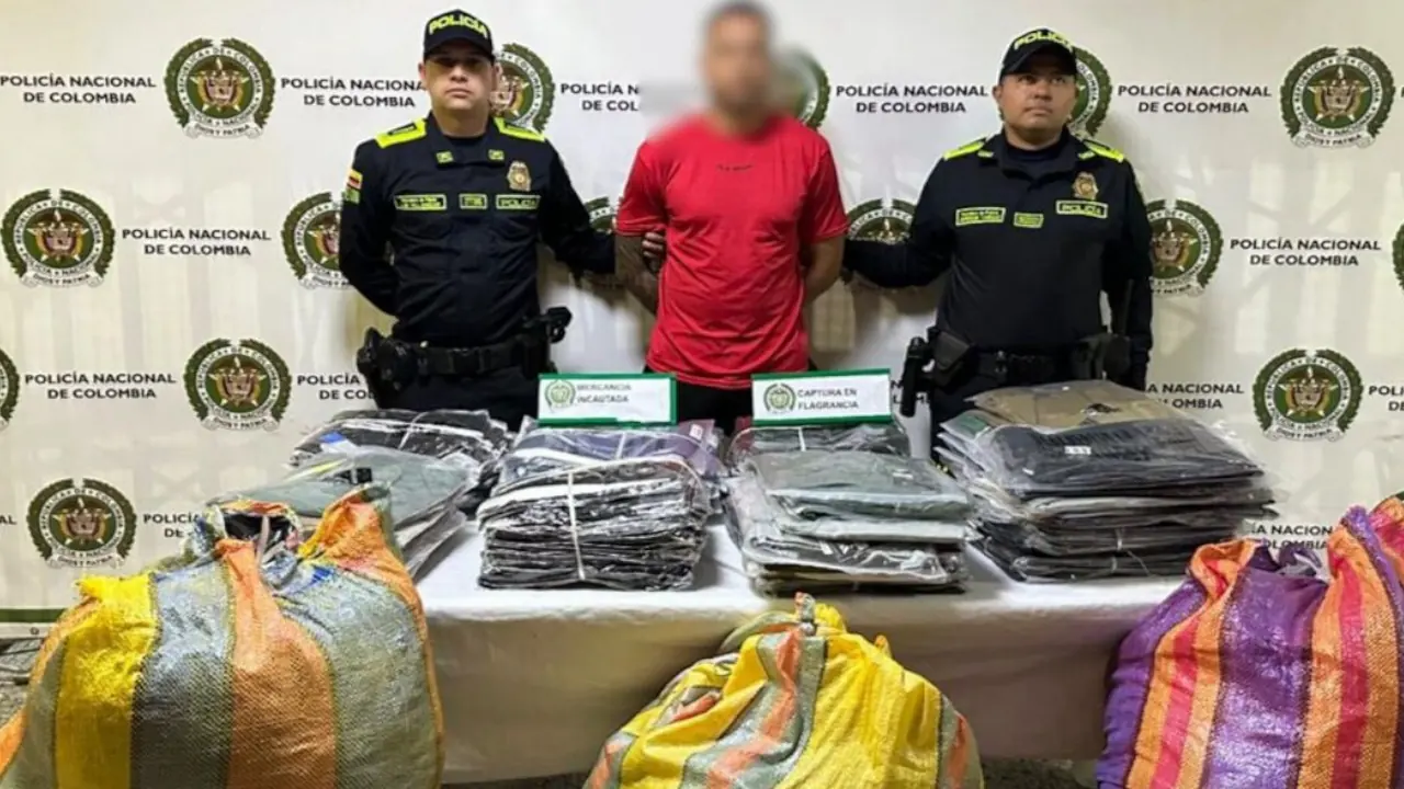 Operación simultánea en el Valle de Aburrá deja 18 capturados, incautaciones de armas y decomisos tras una semana de intervenciones 1 Megaoperativo en el Valle de Aburrá termina con 18 capturados ligados a estructuras delictivas
