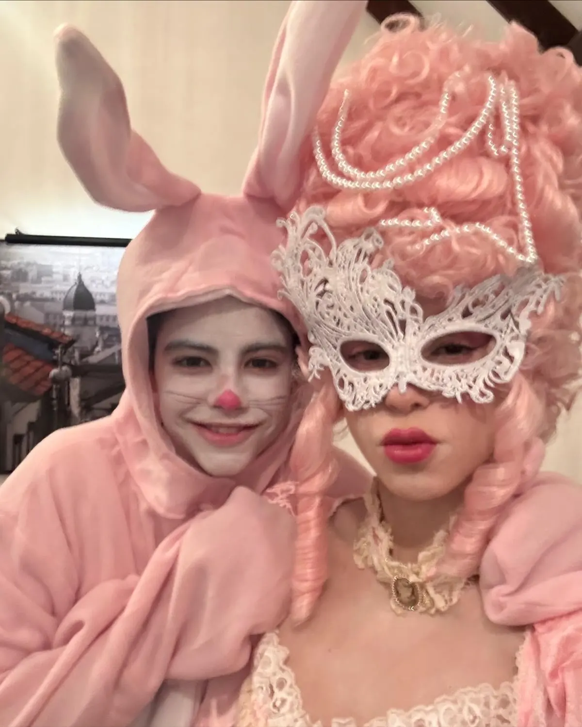 Shakira sorprendió en Halloween al recorrer Bogotá disfrazada junto a sus hijos sin que nadie la reconociera