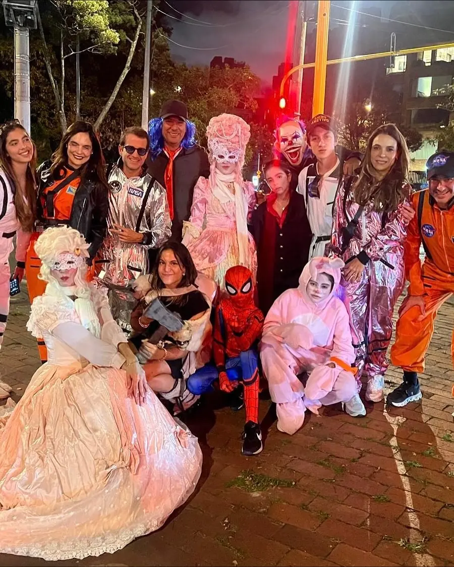 Shakira sorprendió en Halloween al recorrer Bogotá disfrazada junto a sus hijos sin que nadie la reconociera