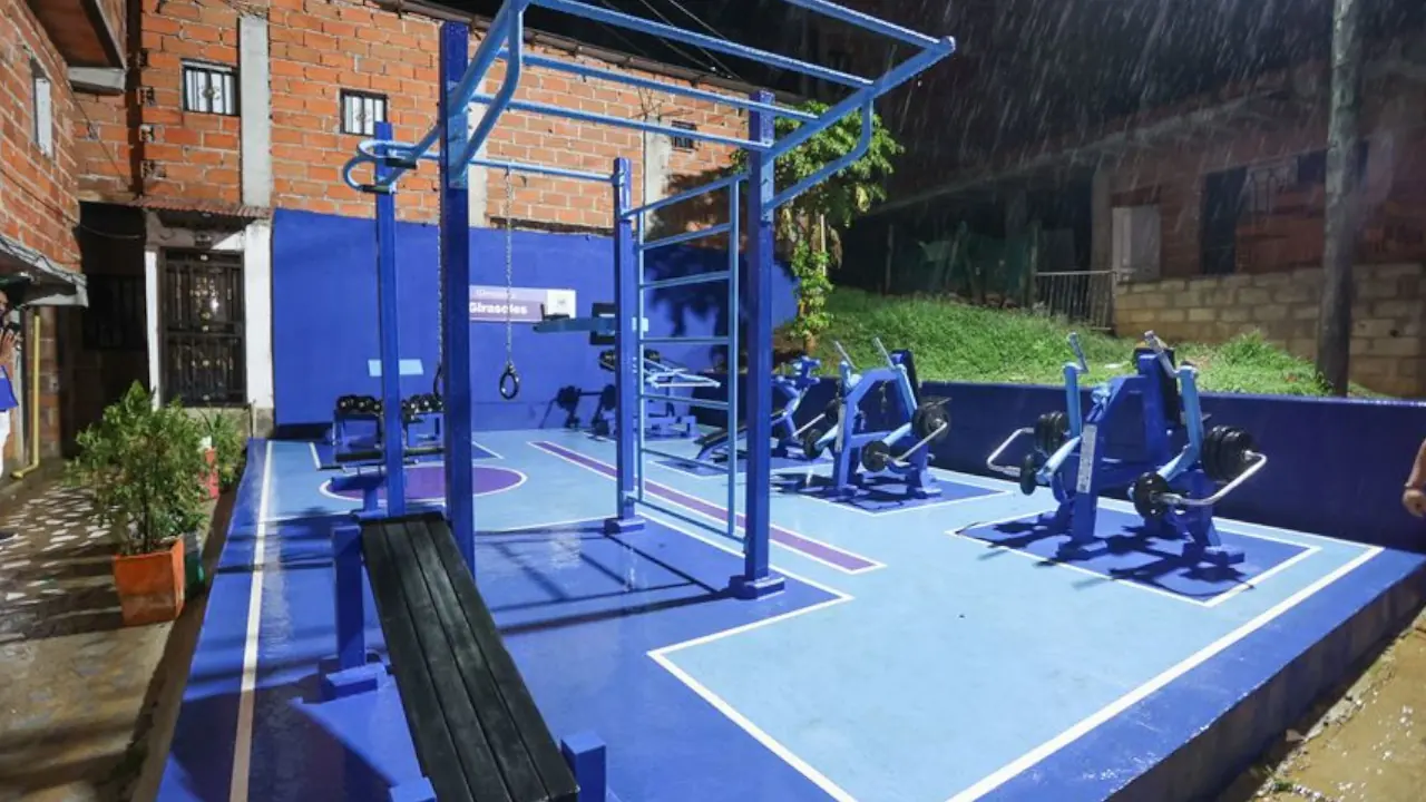 Gimnasios al aire libre en Bello se abren para que la comunidad haga ejercicio y se integre socialmente