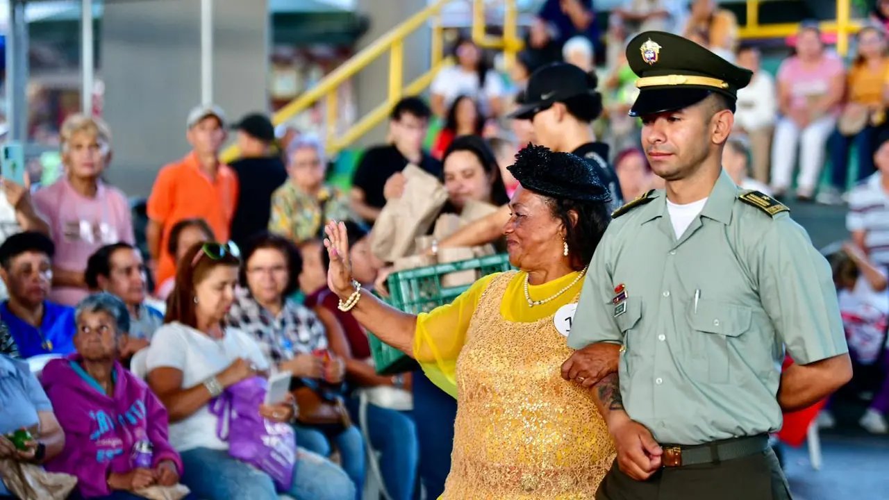En Manrique se celebró el Quinto Reinado del Adulto Mayor