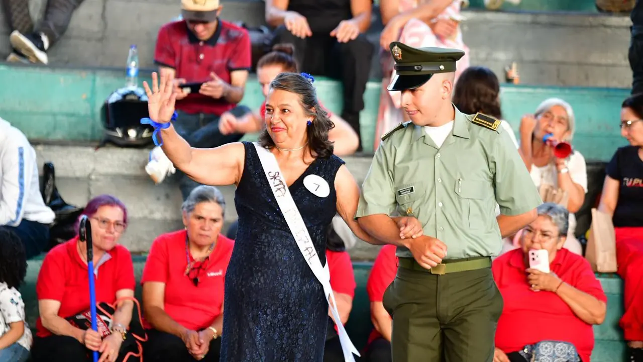 En Manrique se celebró el Quinto Reinado del Adulto Mayor