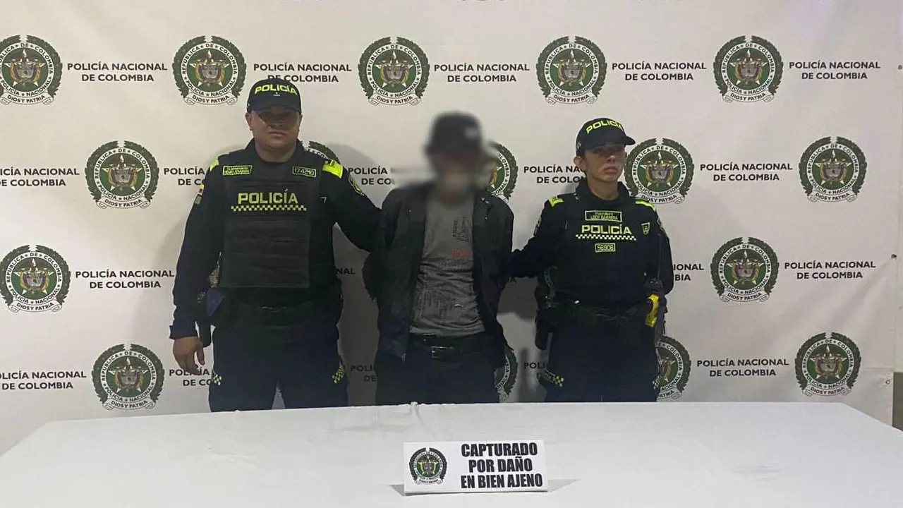 Capturan a reciclador que habría iniciado un incendio que consumió cuatro viviendas en Medellín