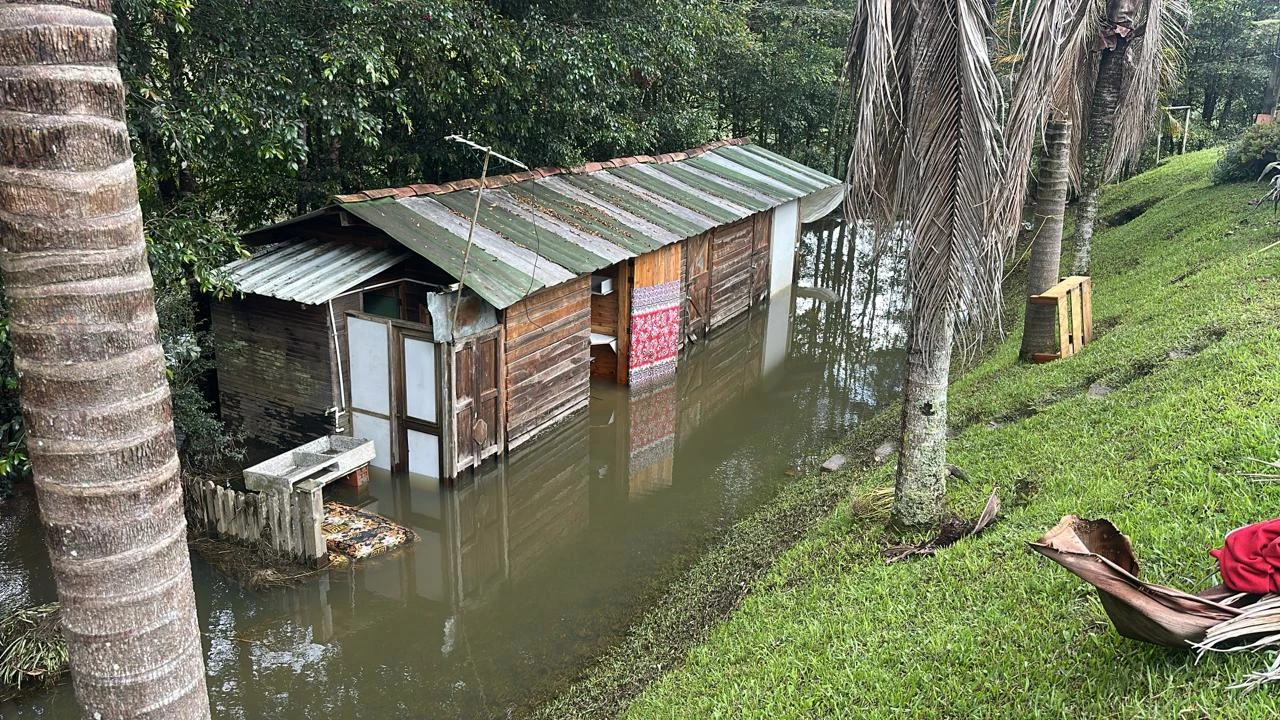 Creciente súbita afectó nueve viviendas y un local comercial en la vereda El Capiro, Rionegro 2 Emergencia-vereda-El-Capiro-2