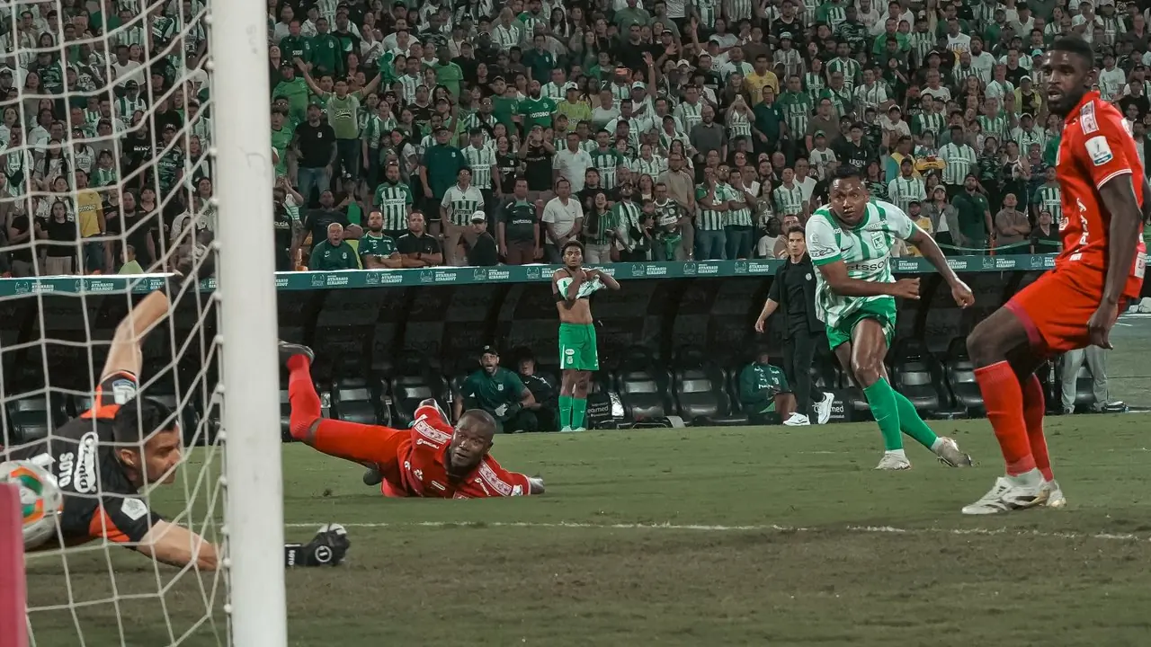 En una de sus mejores noches del año, Nacional goleó sin piedad al América y acaricia la final de la Copa BetPlay