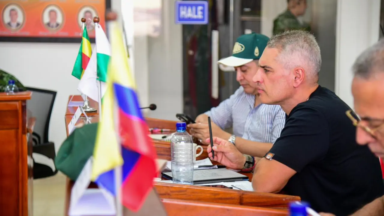 Gobernador anuncia recompensas por cabecillas del ELN y Clan del Golfo en el Norte y Bajo Cauca Gobernador anuncia recompensas por cabecillas del ELN y Clan del Golfo en el Norte y Bajo Cauca