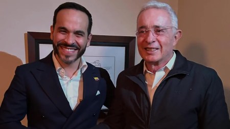 Álvaro Uribe evalúa su asistencia a la posesión presidencial en Cali: estas son las razones Álvaro Uribe evalúa su asistencia a la posesión presidencial en Cali: estas son las razones