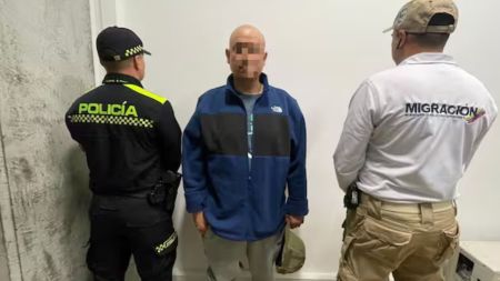 Los devolvieron con juguetes sexuales en la maleta: Caen cuatro ciudadanos extranjeros en Medellín Los devolvieron con juguetes sexuales en la maleta: Caen cuatro ciudadanos extranjeros en Medellín