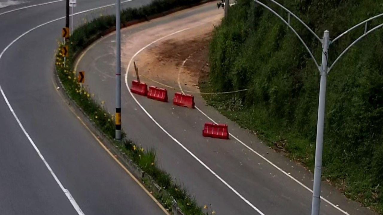 Manana complicada en Medellin Siniestros y un deslizamiento reducen la movilidad 1