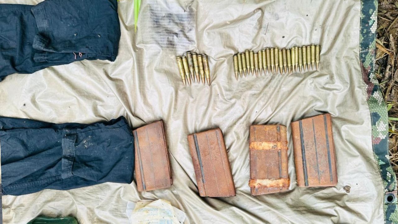 Ojo a esto El ejercito encontro hasta camisetas de las FARC en un deposito del Clan del Golfo en El Bagre 1