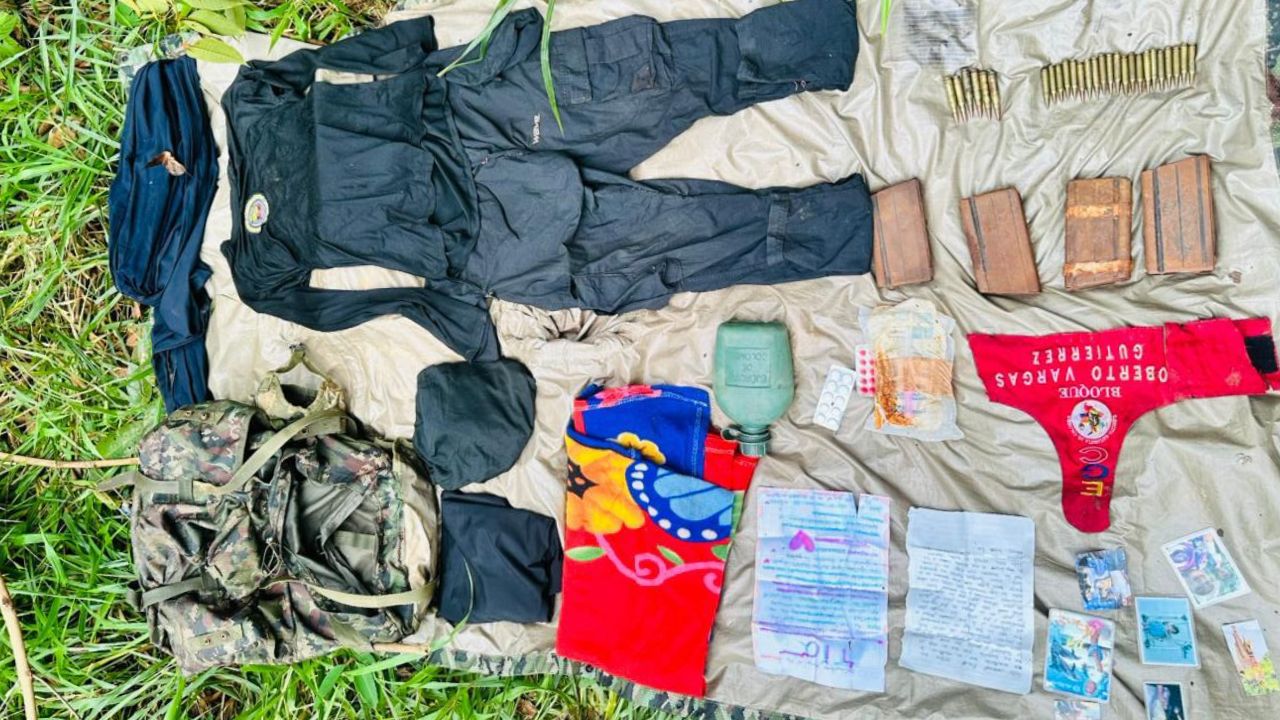 Ojo a esto: El ejército encontró hasta camisetas de las FARC en un depósito del Clan del Golfo en El Bagre