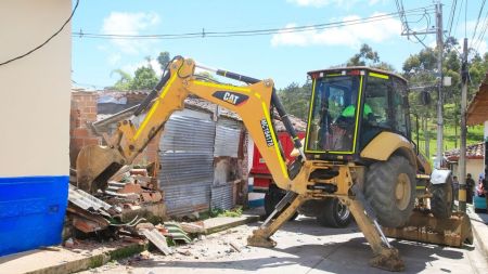 Tumbaron tres casas en Abejorral, vendían drogas y eran focos de inseguridad