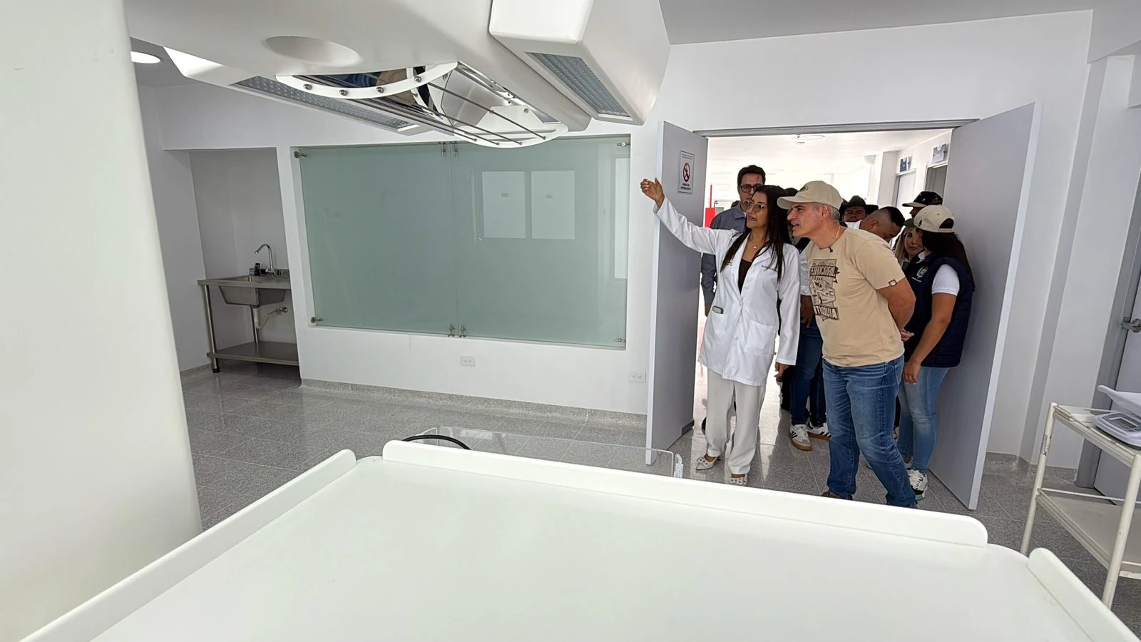 ¡Qué bien! Gobernación de Antioquia entregó nueva sede educativa y obras en hospital de Caicedo 3 entrega-sede-educativa-hospital-Caicedo-4