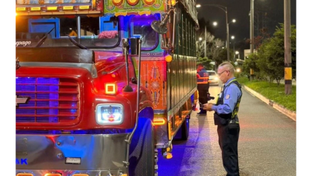 La Alcaldía de Envigado autorizó zonas y horarios especiales para chivas y buses turísticos durante la temporada decembrina