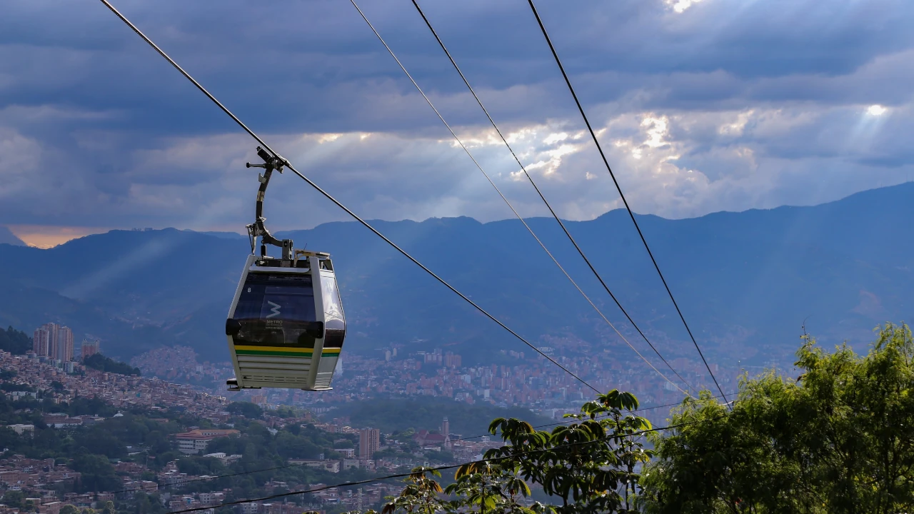 Líderes de más de 25 países se reúnen en Medellín para compartir experiencias y soluciones que impulsen una movilidad urbana más sostenible e inclusiva