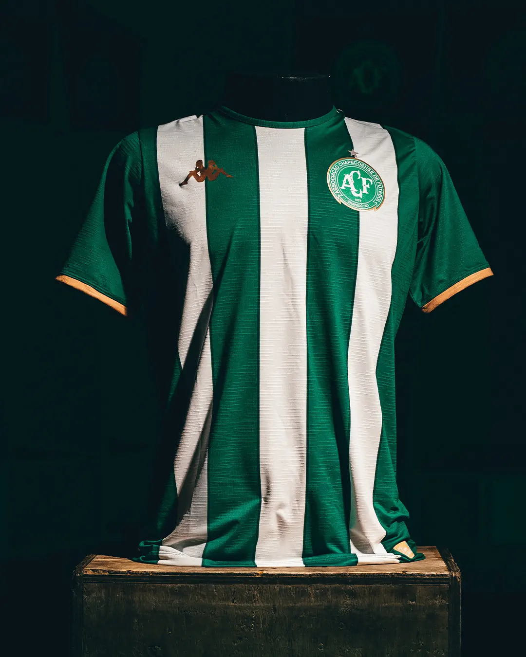 Chapecoense presenta camiseta que rinde homenaje a Atlético Nacional