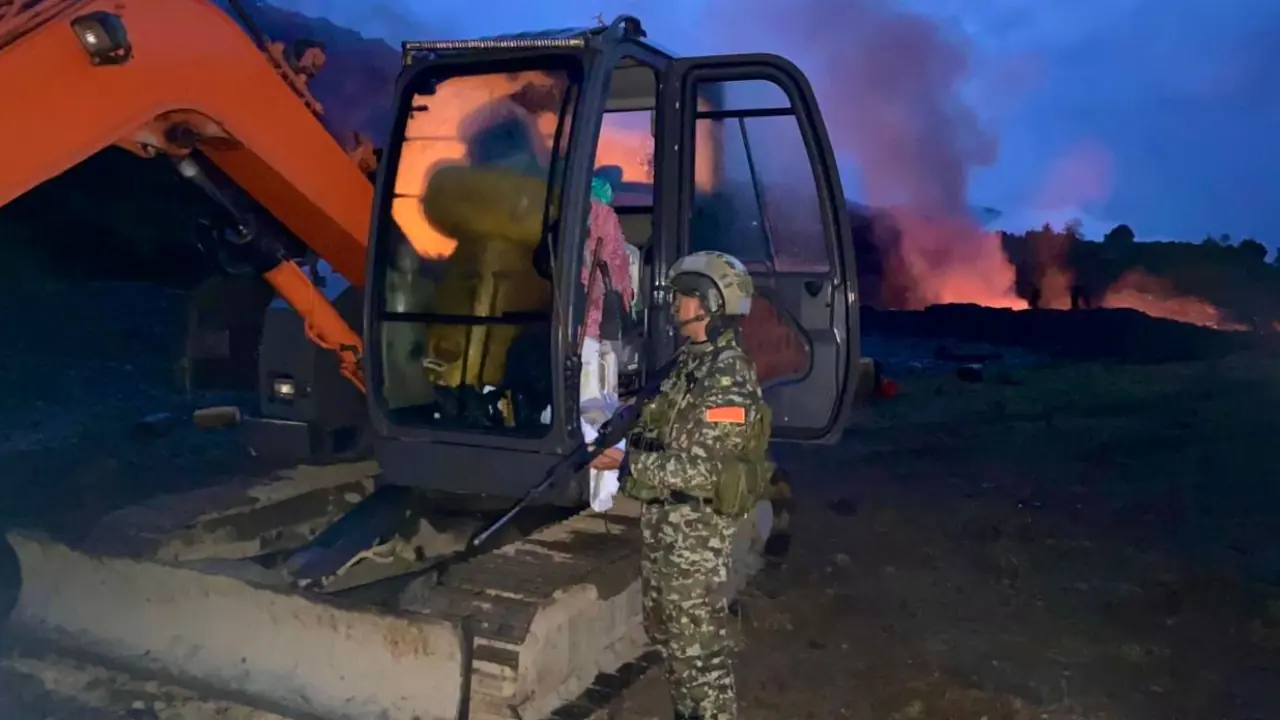 Ejército intervino 17 unidades de minería ilegal y capturó a 18 personas en área rural de Urrao Ejército intervino 17 unidades de minería ilegal y capturó a 18 personas en área rural de Urrao