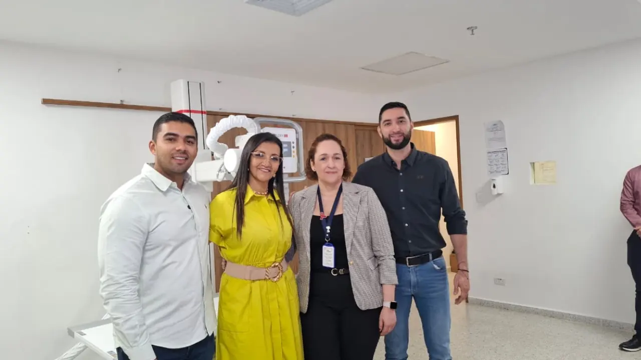 Gobernación entregó al Hospital de Girardota un equipo de rayos X con inteligencia artificial