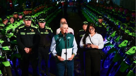 Gobernador entrega una amplia dotación de motos, cascos y chalecos antibalas a la Policía con recursos de la Tasa de Seguridad