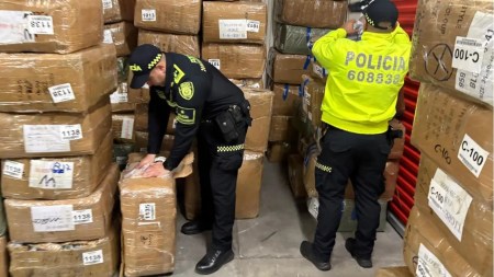 Más de 6.600 pares de calzado ilegal fueron incautados en Medellín
