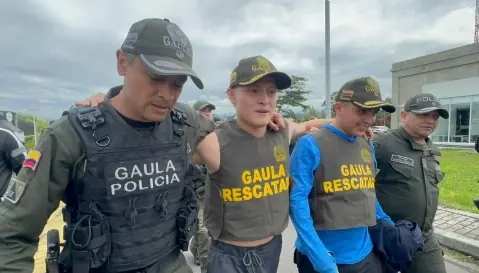 Así fue el agradecimiento de Giovanny Ayala con los hombres del Gaula que rescataron a su hijo