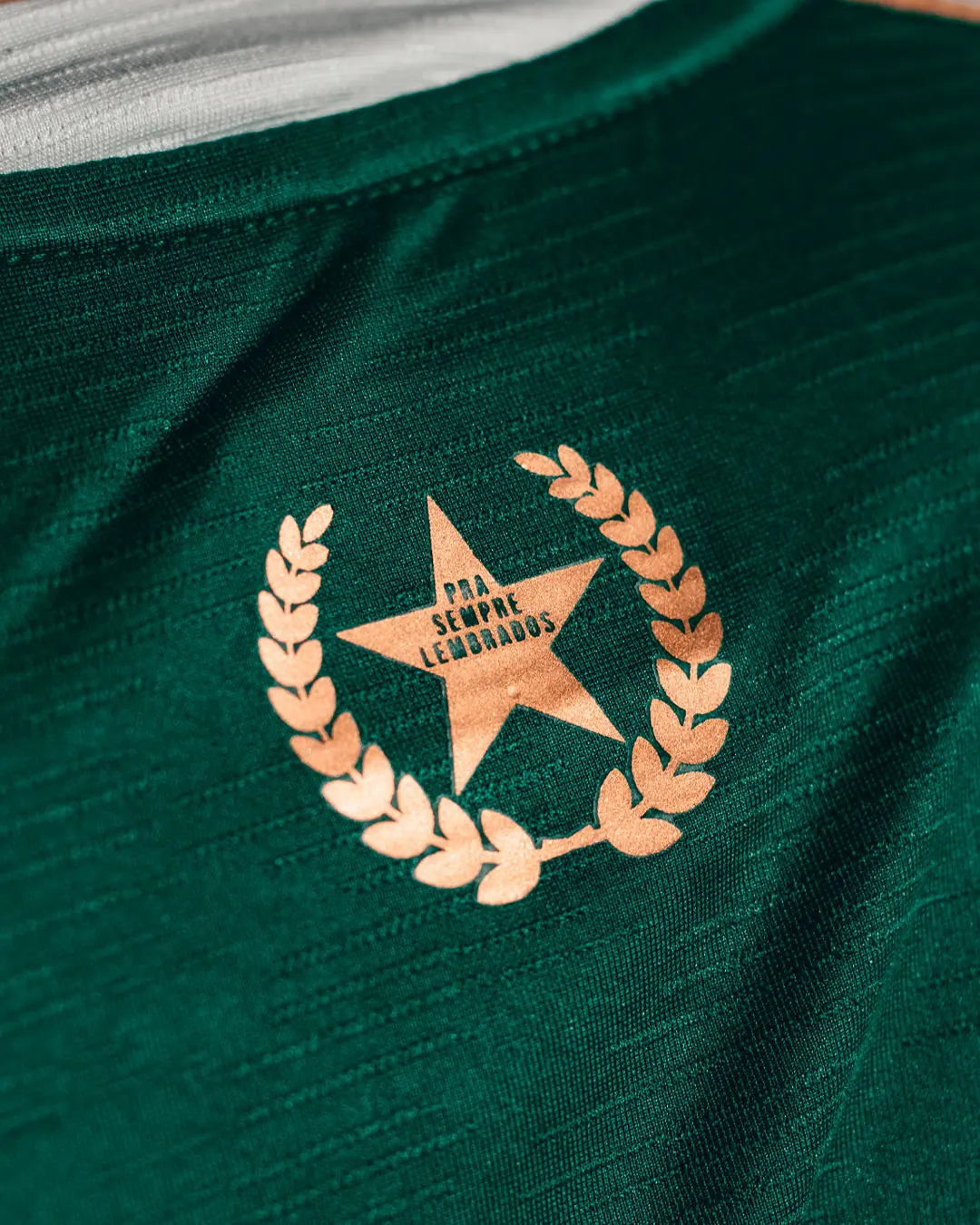 Chapecoense presenta camiseta que rinde homenaje a Atlético Nacional