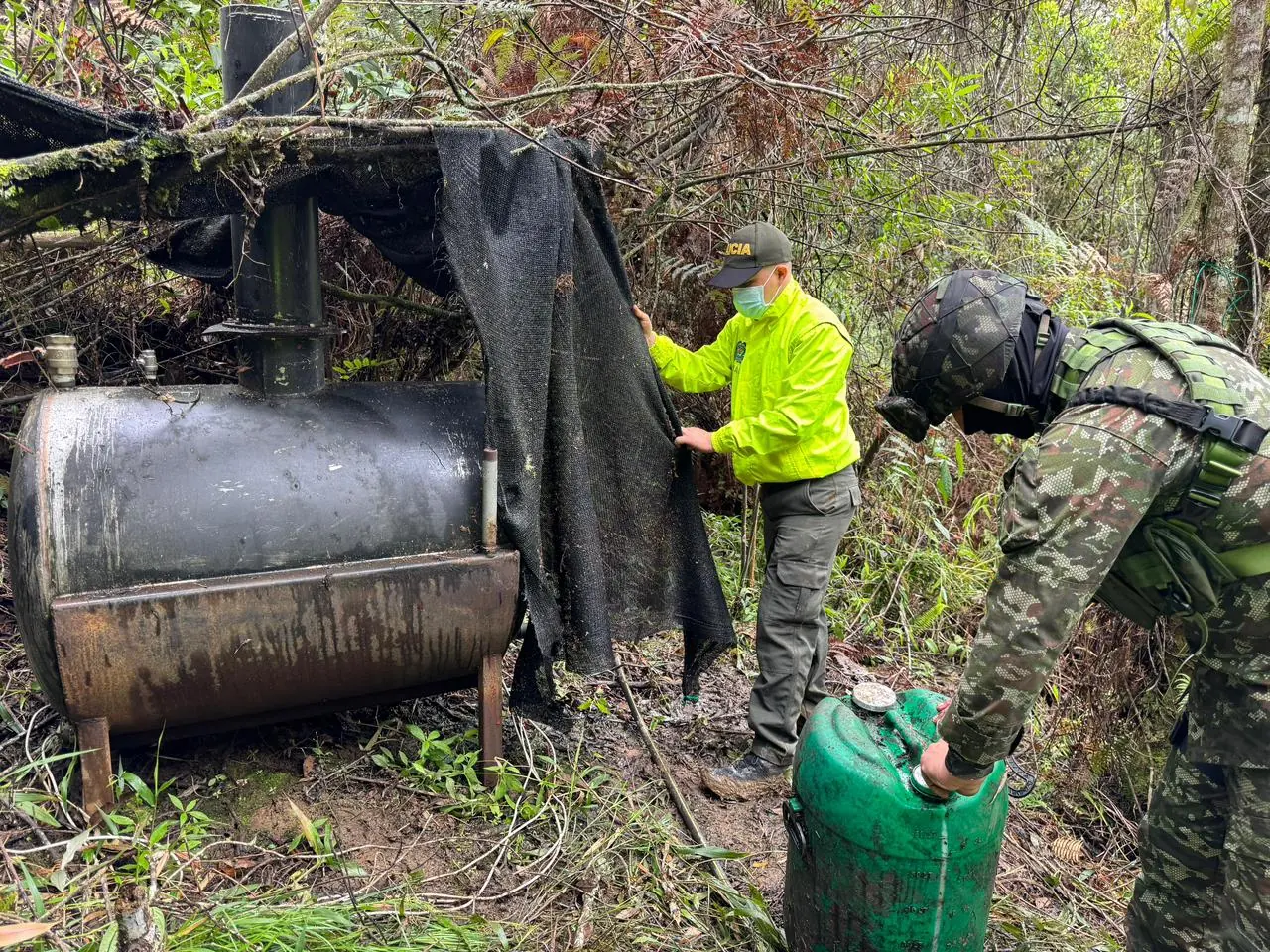 Ejército destruyó laboratorio de cocaína que producía una tonelada al mes en el Oriente de Antioquia