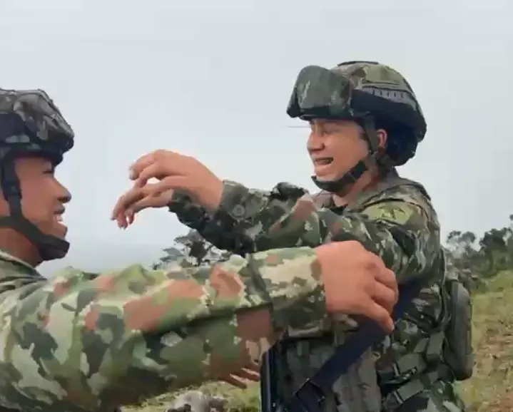 El mensaje de una madre logró reunir a dos hermanos soldados en las montañas de Antioquia