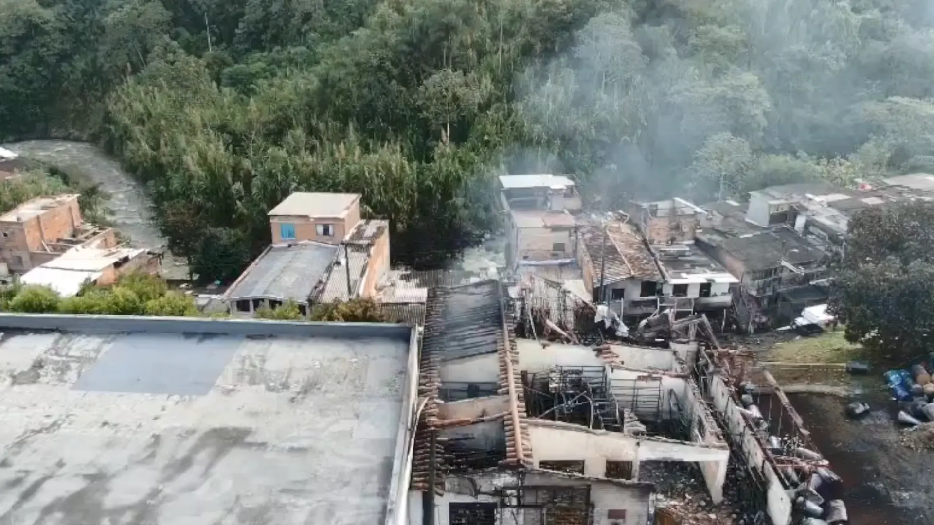 El rastro de destrucción que dejó el incendio en La Estrella