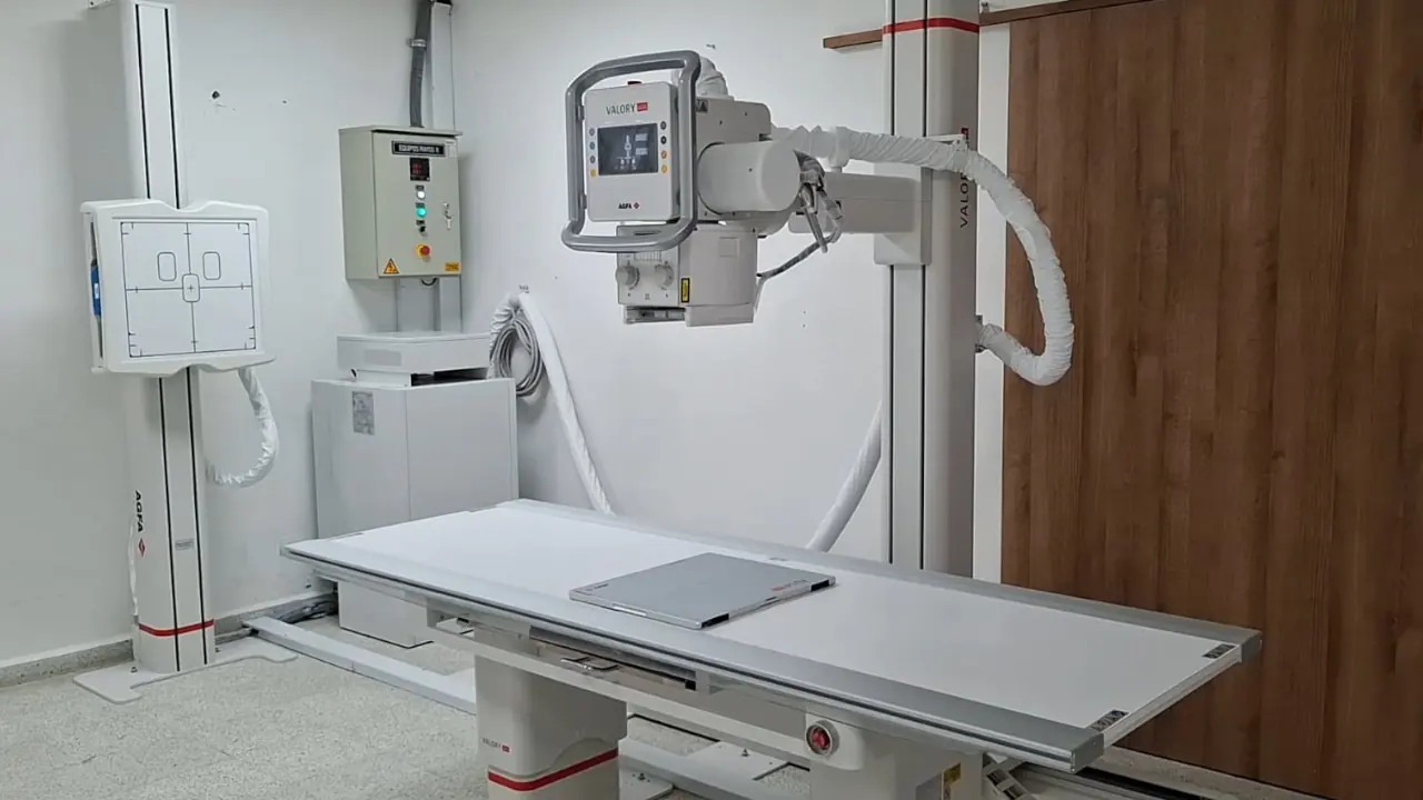 Gobernación entregó al Hospital de Girardota un equipo de rayos X con inteligencia artificial