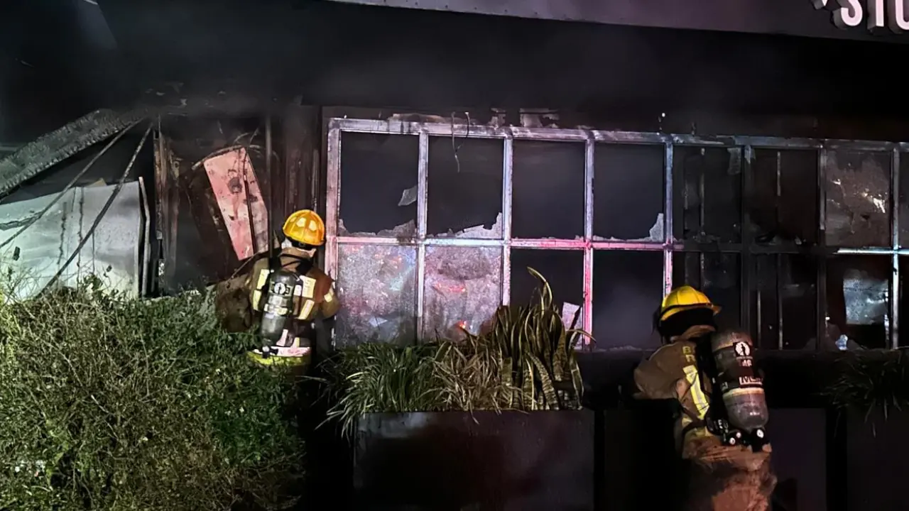 Incendio de gran magnitud consumió tres establecimientos en Rionegro