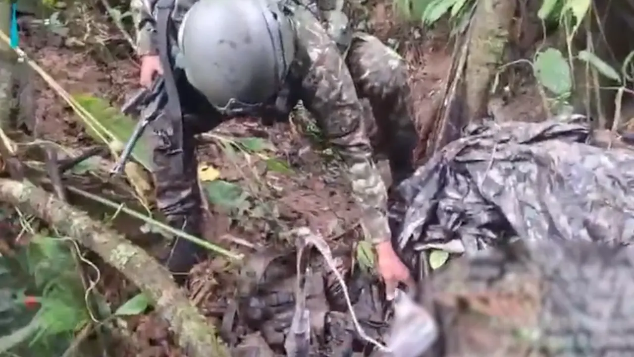 Tropas del Ejército descubren tres escondites con armas en zona rural de Támesis