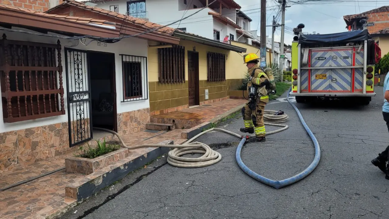 Una vela olvidada provocó un incendio en una vivienda de Rionegro