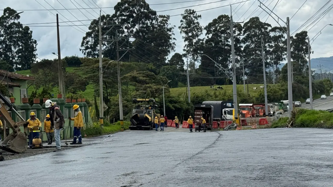 Avance del 80% en la vía La Ceja–Rionegro impulsa nuevos trabajos y mejora la movilidad en el Oriente