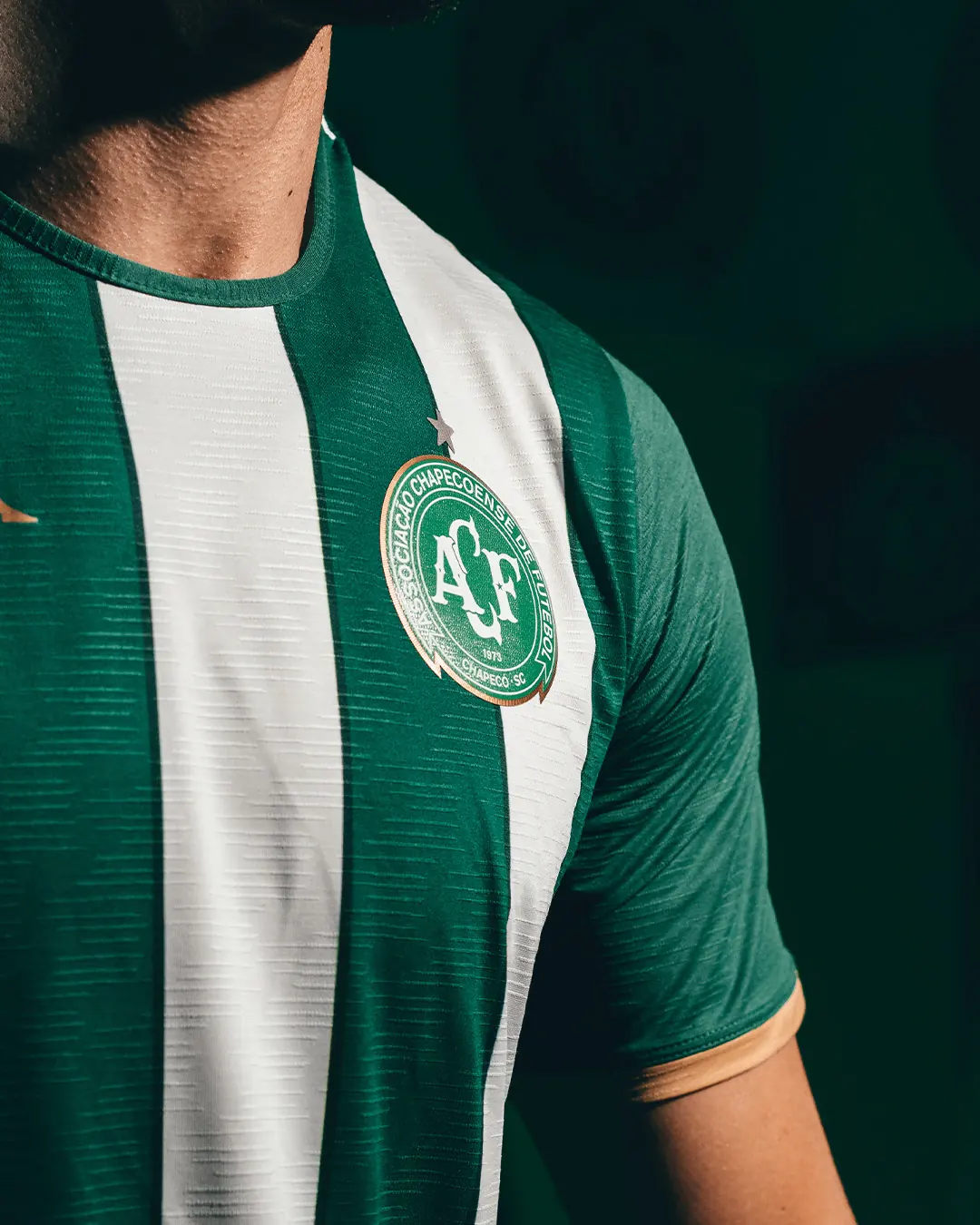 Chapecoense presenta camiseta que rinde homenaje a Atlético Nacional