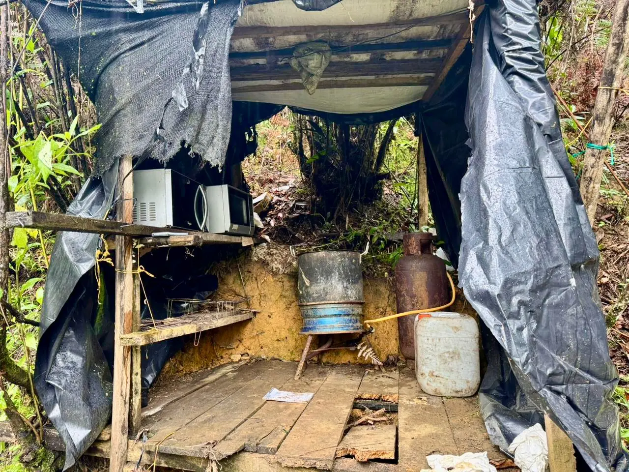 Ejército destruyó laboratorio de cocaína que producía una tonelada al mes en el Oriente de Antioquia 2 Ejército destruyó laboratorio de cocaína que producía una tonelada al mes en el Oriente de Antioquia