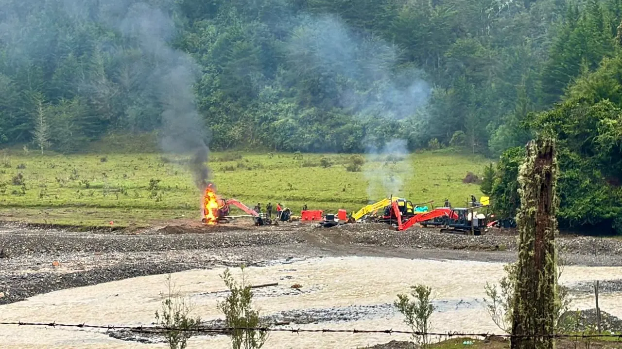 Ejército intervino 17 unidades de minería ilegal y capturó a 18 personas en área rural de Urrao 2 Ejército intervino 17 unidades de minería ilegal y capturó a 18 personas en área rural de Urrao