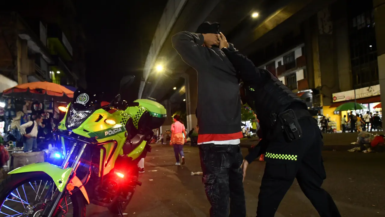 Operativo bajo el viaducto del Metro dejó armas incautadas, ‘vicio’ decomisado y una captura