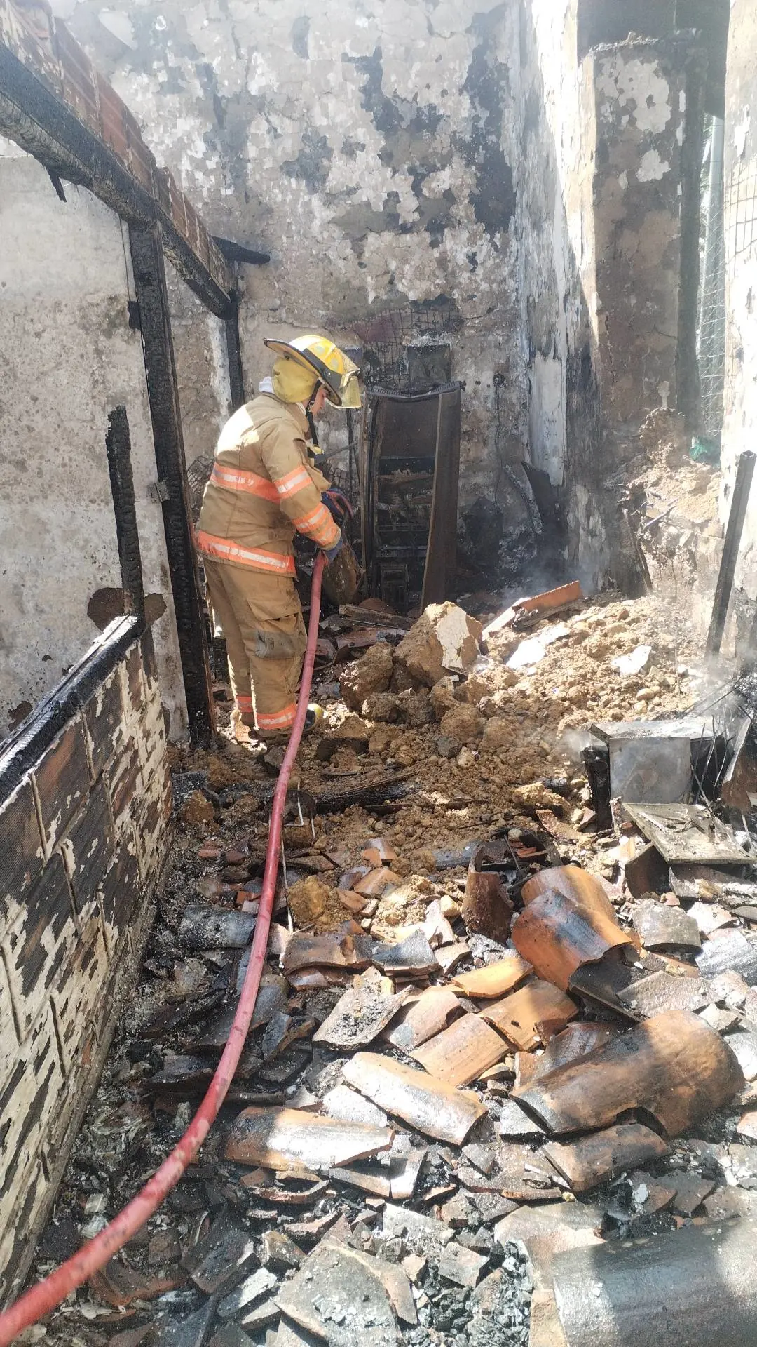 El rastro de destrucción que dejó el incendio en La Estrella