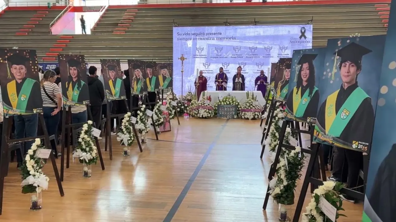 Alcaldía de Bello rindió tributo a los bachilleres del Liceo Antioqueño fallecidos en accidente vial