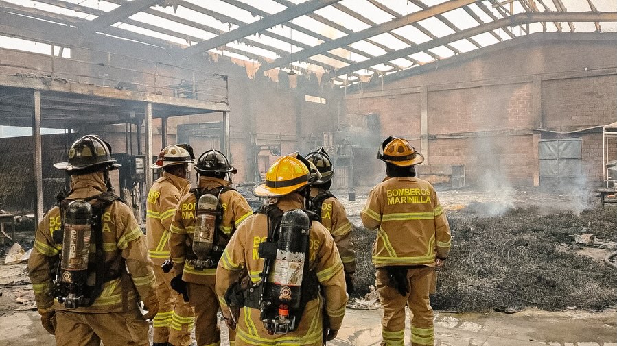 ¡Se quemó medio negocio! Cuatro heridos deja el incendio de una colchonería de Marinilla